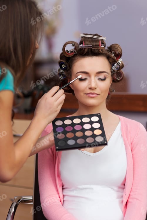 Preview: Prepare at the hairdresser and makeup artist before party