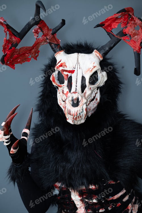 Preview: Female cosplayer dressed as a skeleton monster