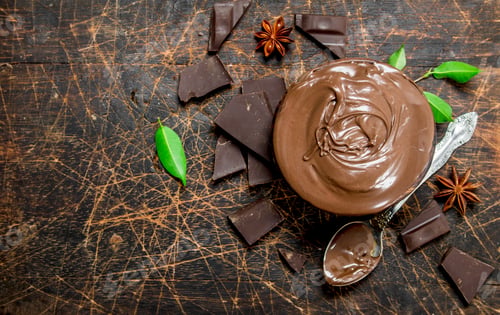 Preview: Chocolate paste with cinnamon and chocolate slices.