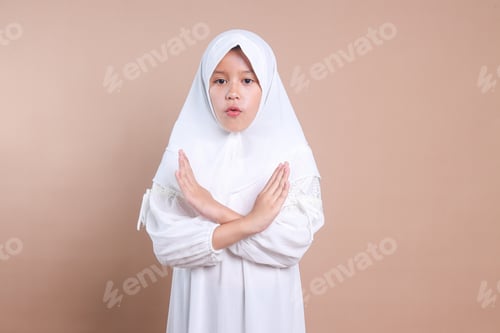 Preview: Muslim Girl Gesture Stop and Saying No for Ramadan Advertisement
