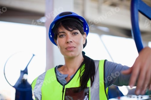Preview: Portrait of a female builder