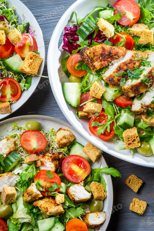 Preview: Close-up on salad with croutons