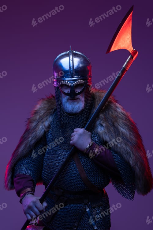 Preview: Northern old fighter with axe and fur