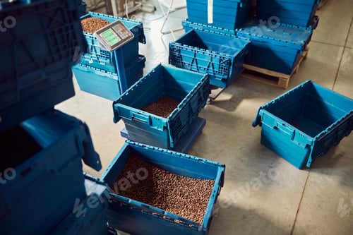 Preview: Plastic container with coffee beans on scales