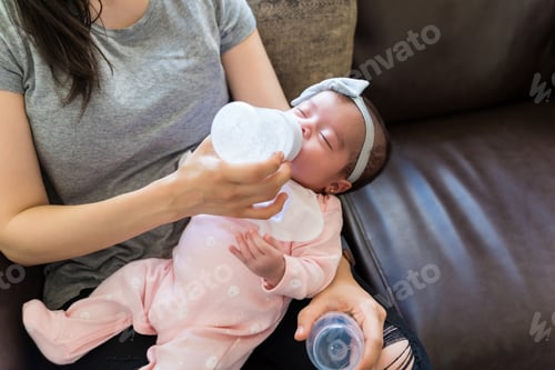 Preview: I Always Make Sure My Baby Drinks Her Bottle