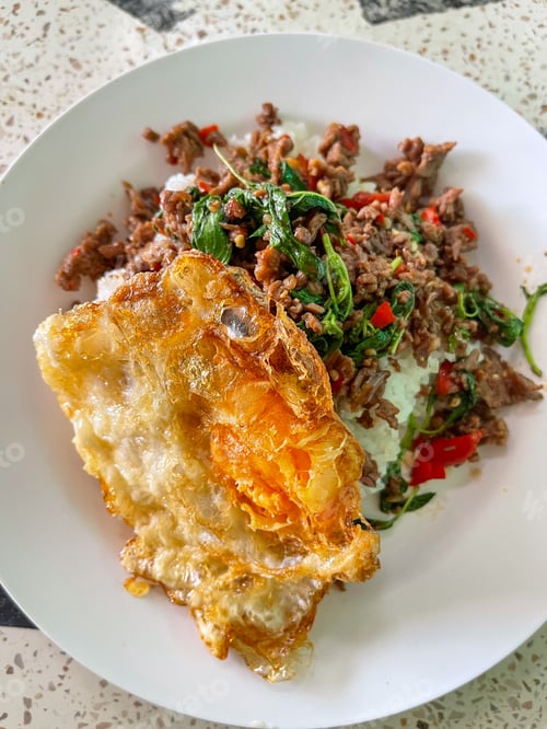 Preview: Rice topped with stir-fried pork and basil, Rice topped with stir fried minced pork and basil
