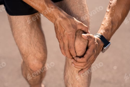 Preview: Hurt knee