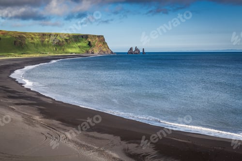 Preview: Black sand beach at the sea in Iceland
