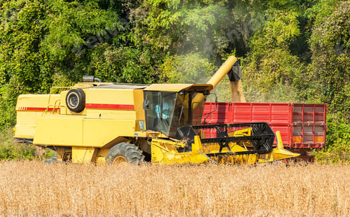 Preview: Combine harvester and tractor trailer