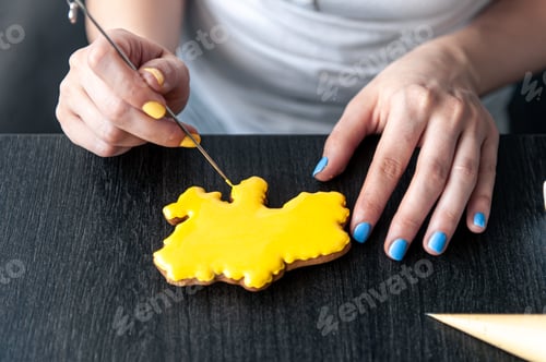Preview: Gingerbread in the shape of Ukraine, handmade patriotic cookies.