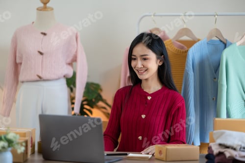 Preview: Starting Small business entrepreneur SME freelance,Portrait young woman working at home office, BOX,
