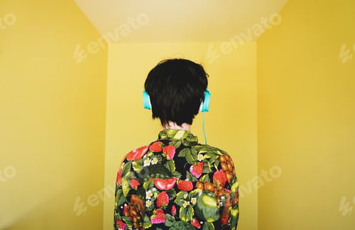 Preview: Cool young androgynous dj woman
