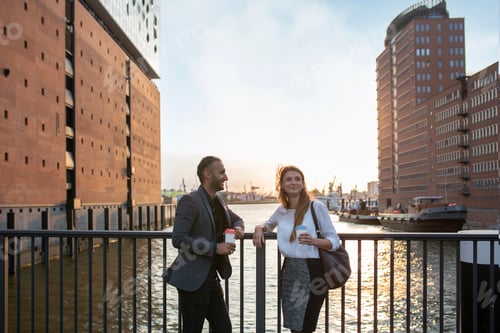 Preview: Man and woman standing on bridge next to Elbphilharmonie