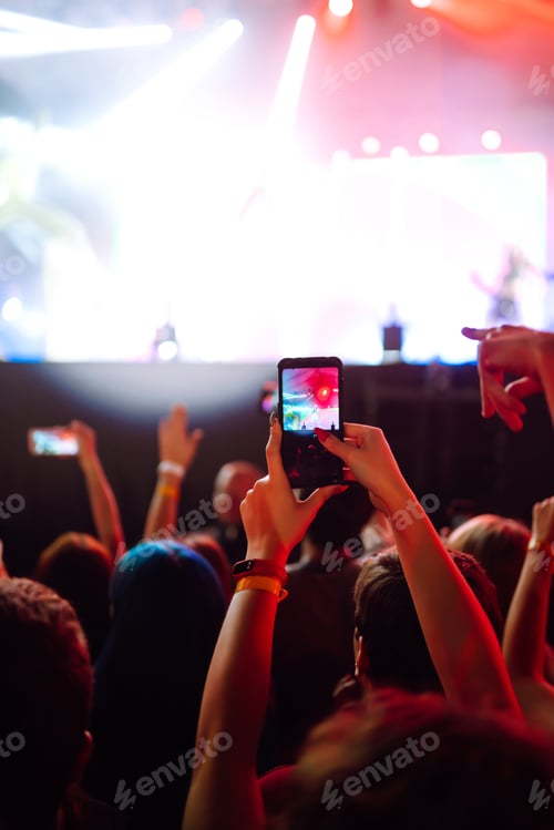 Preview: Use advanced mobile recording, fun concerts and beautiful lighting.Enjoy use of mobile photography.