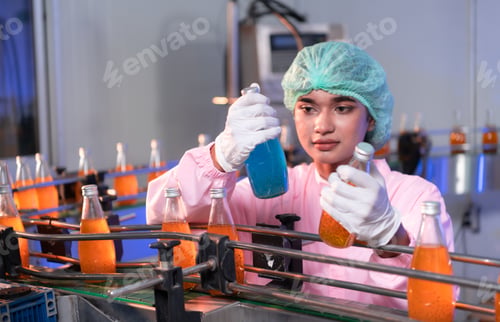 Preview: Product quality control staff at the fruit juice production line