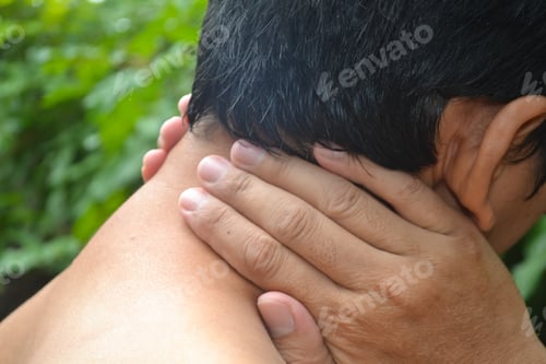 Preview: Neck pain suffered by a man