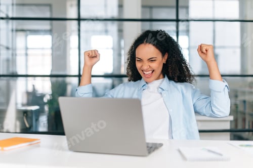 Preview: Cheerful happy brazilian or hispanic businesswoman, company employee, rejoicing in a big success