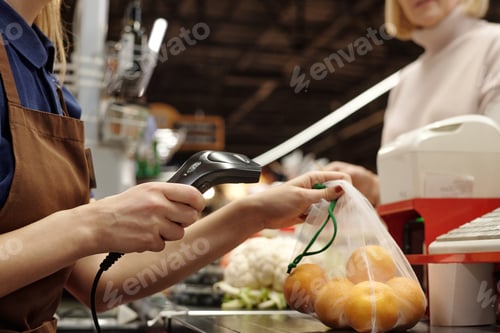 Preview: Cashier Scanning Fruits