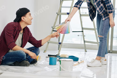 Preview: Man choosing paint color