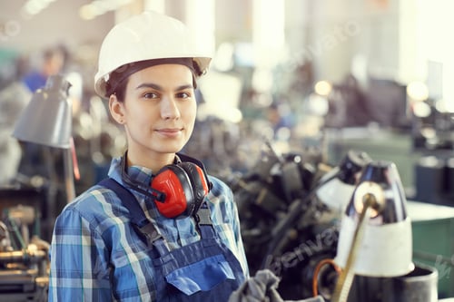 Preview: Manual lathe worker at workplace