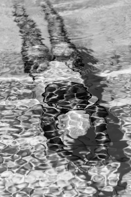 Preview: Female swimmer on training in the swimming pool