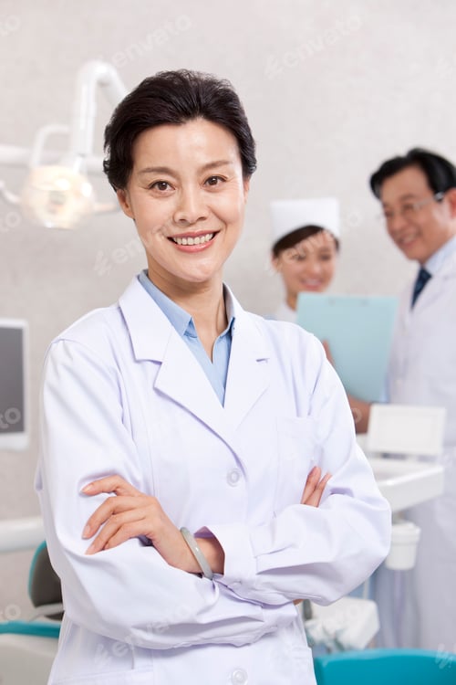 Preview: Chinese dentist in dental clinic