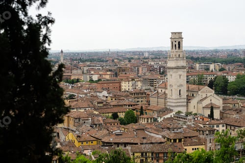 Preview: Mesmerizing shot of the city of Verona, Ponte Pietra, Italy