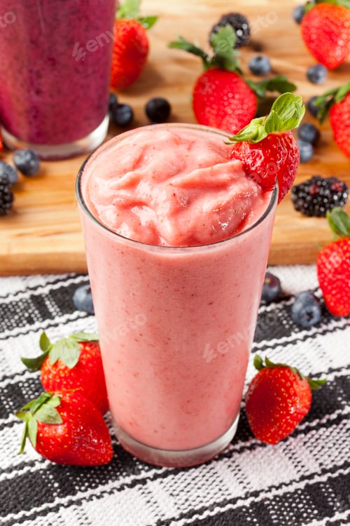 Preview: Fresh Organic Strawberry Smoothie