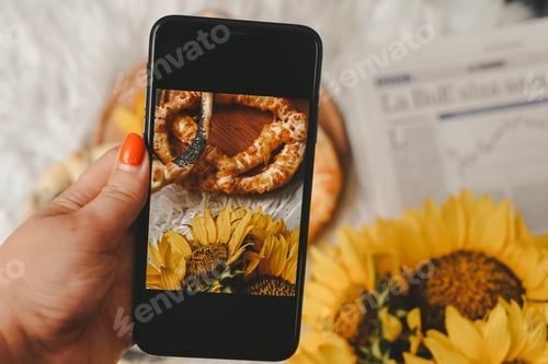 Preview: TAKING A PICTURE OF FRESH BREAD