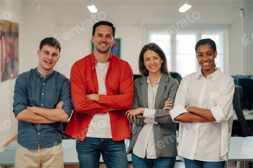 Preview: Startup business team smiling with folded arms in office