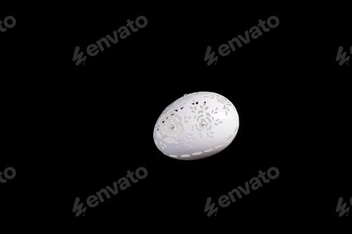 Preview: Easter hen's egg with carving.