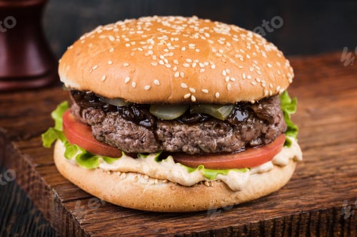 Preview: Burger on a wooden board