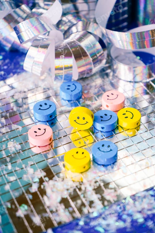 Preview: Conceptual image about happiness in a friends party