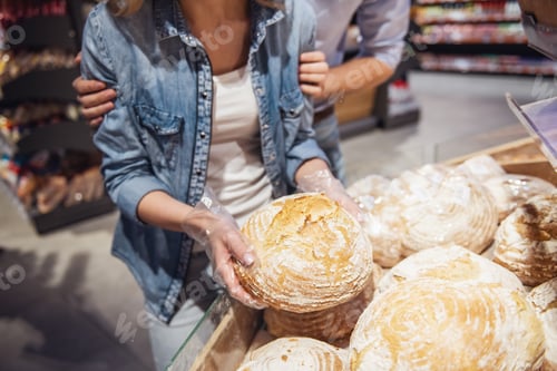 Preview: Couple at the supermarket