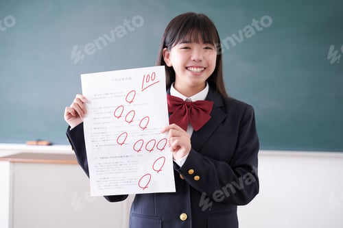 Preview: A Japanese junior high school girl who scored 100 on a test