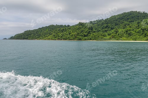 Preview: Ocean waves caused by tourist boats