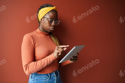Preview: Woman using tablet pc