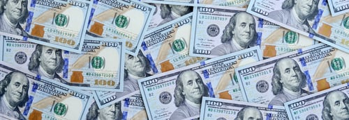 Preview: A large number of US dollar bills of a new design with a blue stripe in the middle. Top view.