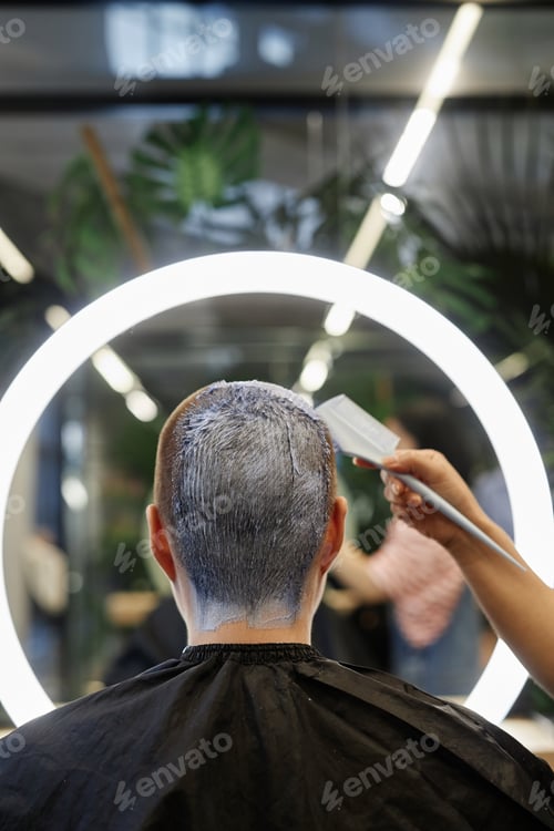 Preview: Back View of Client in Beauty Salon Bleaching Buzzcut Hair