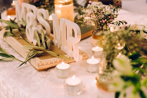 Preview: Floral decorations in the spaces of a wedding restaurant.