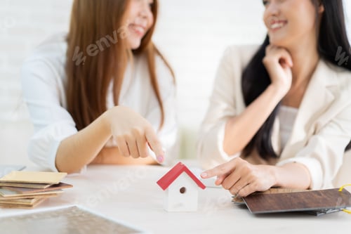 Preview: BUSINESS BUY HOUSE