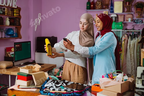 Preview: Muslim women entrepreneurs managing online retail fashion business