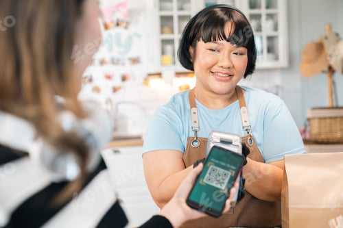 Preview: Seamless Online Payment Experience, Using a Mobile Phone App for Digital Transactions
