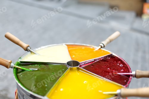 Preview: Tray with vibrant multicolored caramel for lollipops on stick in Istanbul, Turkey.