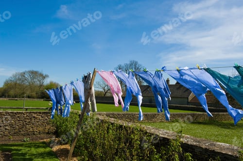 Preview: Shirts blowing on garden clothesline