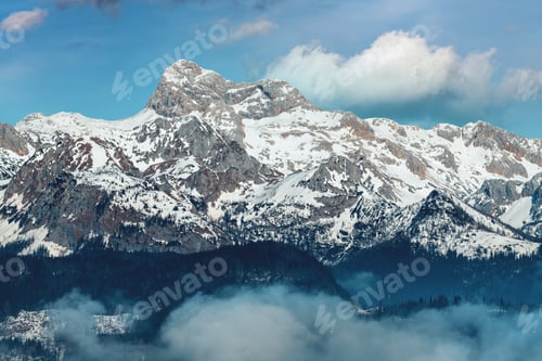 Vista previa: Mountain Triglav, high peak of slovenian Julian Alps in winter