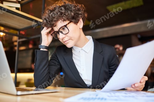 Preview: Woman by laptop