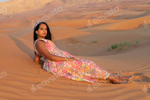 Preview: Beautiful girl in the desert