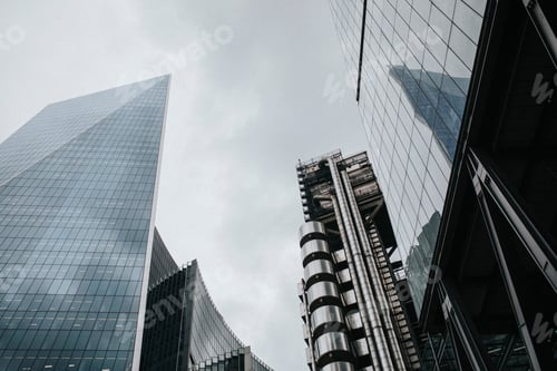 Preview: London cityscape through skyscrapers