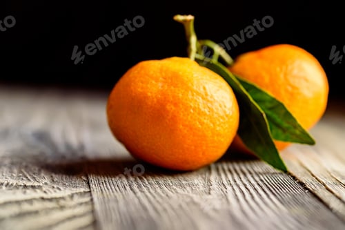 Preview: Mandarine orange or tangerine on wooden board